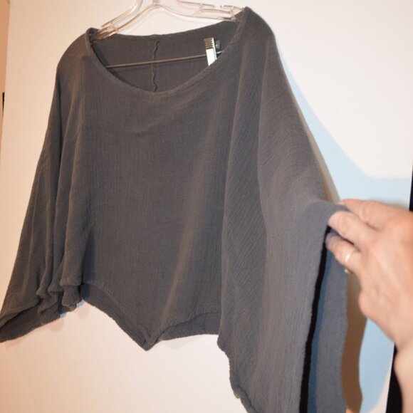 Poncho with Sleeves Dark Grey Light Women's Top Not-Even Bottom Edges - Picture 3 of 7